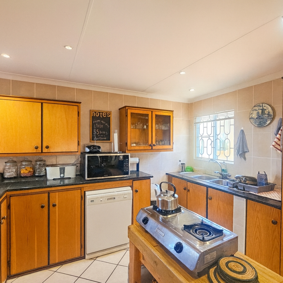 5 Bedroom Property for Sale in Ladybrand Free State